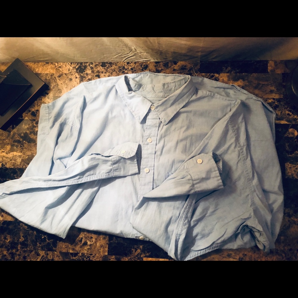 IZOD men’s button down shirt.